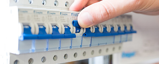 Schalt­schrank­bau bei Elektrotechnik Thomas Reu in Nürnberg