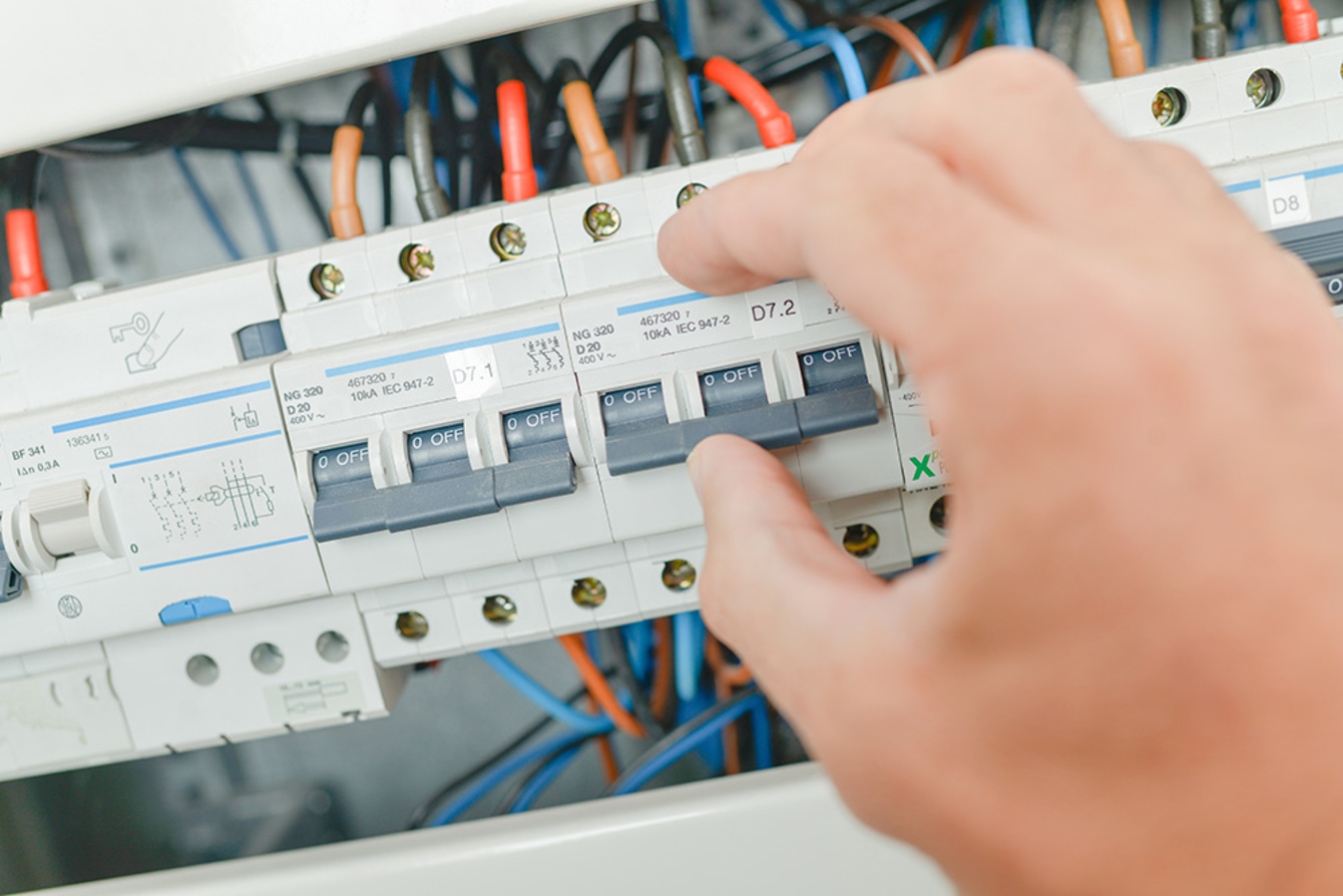 Schalt­schrank­bau bei Elektrotechnik Thomas Reu in Nürnberg